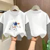 Camiseta de manga longa respirável de algodão puro para meninos, camada base para primavera e outono, novo visual estiloso de duas peças, top estampado versátil