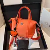 Nova Mini Bolsa Tote Colorida Macaron de Nicho, Bolsa de Ombro Transversal Portátil, Simples, Fashion, Leve e Tendência