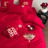 Juego de ropa de cama de boda de algodón de fibra larga de doble hilo de los años 50, ropa de cama de boda bordada de algodón puro, funda de edredón roja jacquard, regalo al por mayor