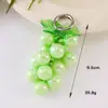 Lindo Llavero de Racimo de Uvas Frescas Acrílico Colgante de Fruta de Verano Llavero Encanto para Bolso Corazón Femenino