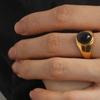 Anillo Joyería de Acero Inoxidable Oro 18K Europeo y Americano con Piedra Ojo de Tigre Ovalada Obsidiana Anillo de Acero de Titanio Elegante Retro