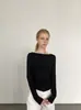 Início do outono, deslumbrante e bonito, um top chique de ombro a ombro com decote quadrado, uma camiseta justa com decote canoa, perfeita como peça para sobrepor