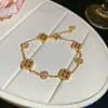 Pulsera de Cierre de Flor con Circonita, Chapada en Oro Real de 18 Quilates, Pulsera Retro de Moda y Exquisita, Joyería de Lujo Ligero y de Gama Alta para Mujeres