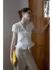 Camisa tipo polo blanca estilo francés con bordado de letras en la espalda, nuevo diseño de otoño 2026 para mujer, top único de corte holgado