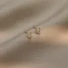 Aretes para Mujer, Aretes de Flor Corazón con Circonita Micro-pavimentada de Cobre, Nueva Moda de Nicho, Diseño Simple, Joyería de Temperamento y Versátil