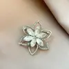 Elegante broche de pedrería, accesorio de aleación para corsage, hebilla de bufanda estilo coreano, pasador antideslizante, flor de rosa, dulce diseño floral