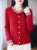 Cardigã de malha jacquard retrô, luxuoso e intrincadamente trabalhado com fios brilhantes. Uma peça de vestuário externa chique e elegante, perfeita para a primavera e o outono, com um design versátil para a moda feminina