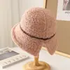 Sombrero de pescador de felpa a rayas de invierno y otoño nuevo al por mayor para mujer, sombrero de cubo versátil retro cálido para adelgazar la cara, sombrero de pescador liso