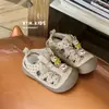 Sandalias Cerradas de Verano 2026, Estilo Nuevo, Lindos Dibujos Animados de Lunares, Huecas, Anti-Pateaduras, para Niños