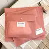 Bolsas de Embalagem Não Tecidas de Roupas de Alta Qualidade, Personalizáveis com Logo, Sacolas de Presente Ecológicas Espessadas para Camisetas com Botões de Pressão Ocultos, Sacolas de Roupas Auto-Selantes