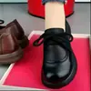 Zapatos Pequeños de Cuero con Cordones para Mamá para Mujer 2026 Otoño Nuevos Suela Gruesa Suela Suave Zapatos de Una Sola Pieza para Personas de Mediana Edad y Mayores Cómodos Versátiles Mocasines