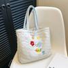Bolso acolchado nuevo con forma de corazón bordado de conejo y flor, bolsa de mano de gran capacidad, bolso de axila para mujer, ventas directas de fábrica