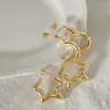 Pendientes de Estrella de Cinco Puntas y Corazón Europeos y Americanos para Mujer, Brazaletes de Oreja Estilo Minimalista, Pendientes Galvanizados de Acero Inoxidable que Conservan el Color