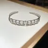 Pulseira Europeia e Americana Transfronteiriça com Diamantes Incrustados, Irregular, Multicamadas, Contas e Pérolas, Pulseira Fashion e Elegante, Joia de Luxo Leve e de Alta Qualidade