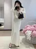 Elegante Conjunto Estilo Francês para Mulheres, Novo Design Primavera 2026, Suéter de Um Ombro + Saia Longa de Tricô Conjunto de Duas Peças