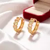 Xuping Aretes de clip de corazón hueco de moda europeos y americanos transfronterizos, aleación de cobre, lujo simple y ligero, fáciles de combinar con pendientes diarios para mujer