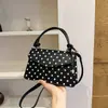 Bolsa Casual de Bolinhas para Mulheres 2026 Nova Tendência Verão Bolsinha Transversal de Luxo Moda Popular Bolsa Quadrada Pequena com Corrente