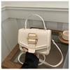 Bolsa feminina personalizada de moda simples 2025 nova bolsa de ombro portátil de nicho retrô com texto bolsa transversal pequena quadrada