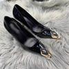 Sapatos de Salto Alto Sexy Bico Fino de Metal com Pedrarias e Strass no Mesmo Estilo de Park Chae Young Sapatos de Luxo para o Início da Primavera