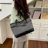 2026 Nova Bolsa Tote Patchwork Estilo Coreano Ins Versátil para Mulheres Casual Personalidade Retro Trabalho Grande Capacidade Bolsa de Ombro