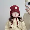 Gorro de Invierno para Bebé Tejido Lindo Estilo Coreano Dulce Floral con Orejeras Gorro Cálido Engrosado para Bebés y Niños Pequeños