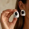 Pendientes de Metal Martillado con Piedras Preciosas de Resina Estilo Parisino Francés Transfronterizos Más Vendidos Retro, Pendientes Simples y Lujosos de Gama Alta