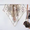 Lenço de Seda Transfronteiriço para Mulheres, Pequeno Lenço de Seda Satinado com Estampa Retro, Lenço de Cabeça Versátil para Proteção Solar de Primavera e Verão, Cachecol de Praia para Cabeça e Peito