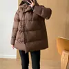 Jaqueta acolchoada estilo puffer para mulheres, comprimento curto, moderna, novo estilo chinês, para pessoas baixinhas, nicho, pluma de pato branca, novo modelo de inverno 2026