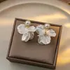 Brincos Pétala de Pérola Retrô Franceses, Brincos Flor Branca de Nicho High-End, Brincos de Estilo Levemente Luxuoso e Gentil Atacado