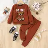 Conjunto Jacquard Retorcido para Niños con Lindo Bordado de Oso y Letras MINI, Conjunto de Dos Piezas para Niños y Niñas, Temporada de Otoño