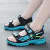 Sandálias Infantis 2026 Verão Novo Estilo Crianças Médias e Grandes Abertas na Ponta Solado Macio Leve Velcro Amortecedor de Ar Casual Sapatos de Praia Modernos