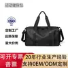 A fábrica de origem fornece bolsas de ginástica de grande capacidade com separação seco-úmido, personalizáveis em várias cores, além de bolsas de viagem para usar na transversal e na mão.