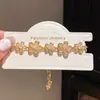 Pulseira Simples de Flor Oca Irregular de Zircônia Moda Retrô Versátil Joia de Luxo Leve de Alta Qualidade