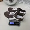 Novos sapatos casuais femininos respiráveis de sola reta retrô, disponíveis em tamanhos grandes para primavera e outono, tênis de treino alemães da moda e sapatos Cortez 2025