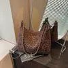 Bolsa de grande capacidade transfronteiriça, bolsa tote com corrente da moda, nova coleção outono 2026, bolsa de ombro/transversal casual retrô para o dia a dia
