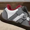 Zapatos de bebé estilo coreano 2026, nuevas zapatillas de cuero estilo coreano para niños pequeños y zapatos estilo Forrest Gump para mujer, modelo 6731