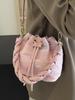 La popular bolsa de cadena plisada de este año para mujer 2024 nueva súper caliente fresca bolsa tipo cubo moda bandolera de hombro