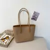Bolso Retro de Gran Capacidad Transfronterizo para Mujer Verano 2026 Nicho Versátil Bolso Tote para Viajes Cotidianos Bolso de Hombro de Moda de Gama Alta