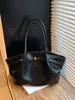 Bolsa Transfronteriza de Gran Capacidad para Mujer Otoño e Invierno Retro 2025 Nueva Bolso de Hombro Casual Plisado Texturizado Bolso Tote para Estudiantes
