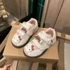 2026 Zapatos Nuevos para Niñas Otoño Superficie de Cuero Zapatos Deportivos Niños Medianos y Grandes Bebé Súper Populares Casual Zapatos Forrest Gump Suela Suave