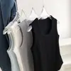 Camiseta Suave y Transpirable con Tirantes Finos para Mujer, Top Corto de Verano, Corte Ajustado, Elástico, Favorecedor, Adecuado para Usar en Capas o Solo, Camiseta sin Mangas Deportiva