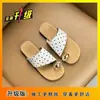 Chinelos de Tecido Plano para Mulheres, Novo Estilo Verão 2026, Adequados para Usar com Saias, Tira Metálica para Dedo do Pé, Calçados Slip-On para Férias na Praia