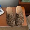 Chinelo Baotou com estampa de leopardo e sola grossa, calçado casual Borken de couro fosco, tamanho grande 43, primavera 2025