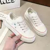 Zapatos de Lona Bordados de Grulla Blanca de Moda Zapatos Bajos Blanco y Negro Estilo Nuevo 2026 Zapatos Blancos Pequeños para Estudiantes del Campus Casual Versátil Bajos