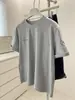 Camiseta Simples de Gola Redonda com Manga Curta para Mulheres com Letras Pequenas! Top Casual Branco de Algodão Puro, Soltinho, Emagrecedor e Versátil para o Verão