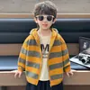 Cardigan de Tricô com Capuz de Listras Largas para Meninos Primavera e Outono Estilo Coreano Cardigan de Tricô Infantil Top Estiloso para Bebês e Crianças Pequenas