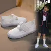 Zapatos de tela blanca para jardín de infantes, zapatillas de gimnasia, actuación de baile, envío gratis, zapatitos blancos, baile para niños, escuela de baile, actuación en jardín de infantes