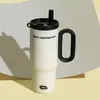 Novo Copo de Gelo de Grande Capacidade com Alto Apelo Estético para Estudantes, Simples e Portátil com Alça e Canudo, Copo Térmico para Exterior, Copo para Carro