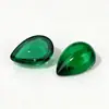 Superficie lisa llana de nano forma de pera verde, gema de color verde esmeralda en forma de lágrima con superficie curva, suministro de piedra suelta de gema artificial