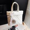 2025 Nuevo Estilo Acolchado Bordado Bolso Tote Tipo Cubo para Mujer, Casual Versátil Simple Color Sólido Un Solo Hombro Bandolera